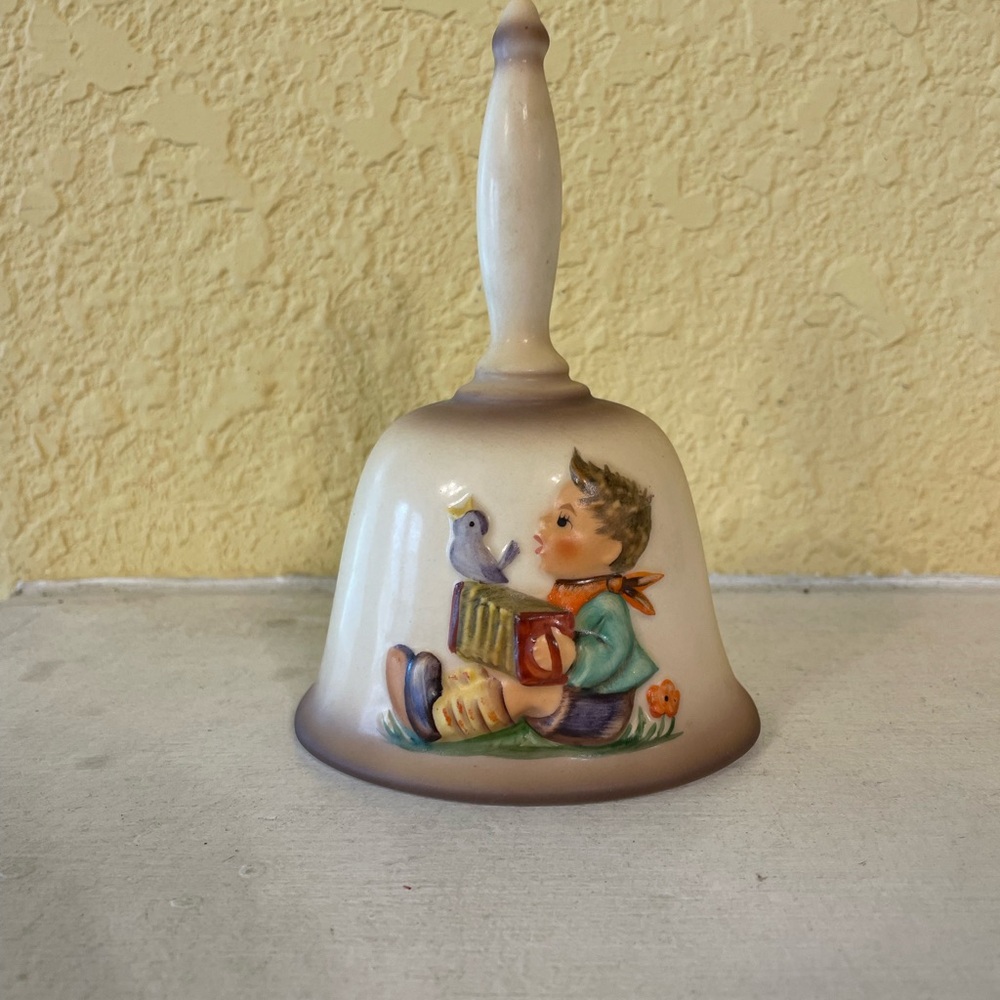 Vintage Let’s Sing Goebel Hummel Bell 1978